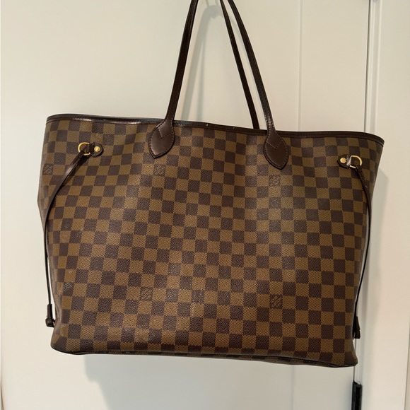 Authentic Louis Vuitton Neverfull MM - Picture 5 of 15